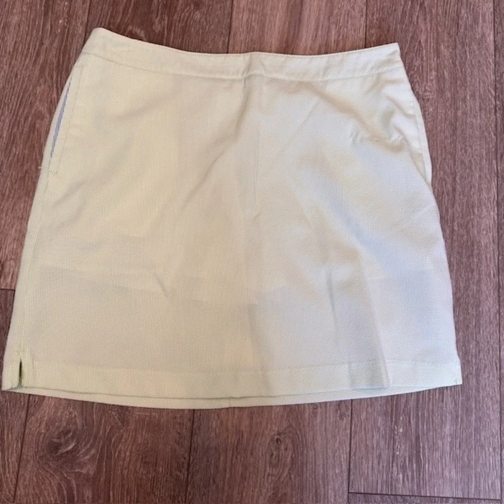 Greg Norman Women's Green & White Seersucker Athletic Golf Skort 10‎ Stretch